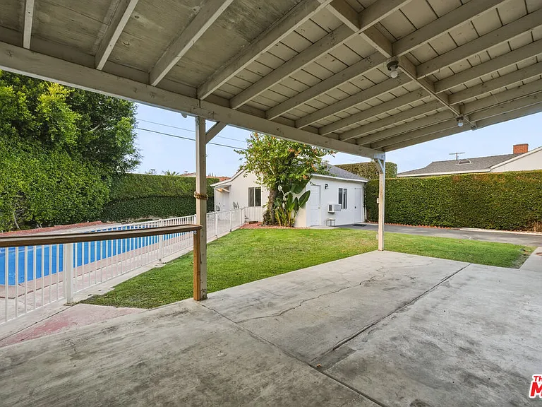 12811 Cumpston St — Photo 27