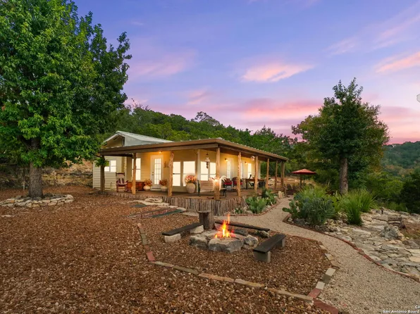 411 Valley View, Pipe Creek, TX 78063