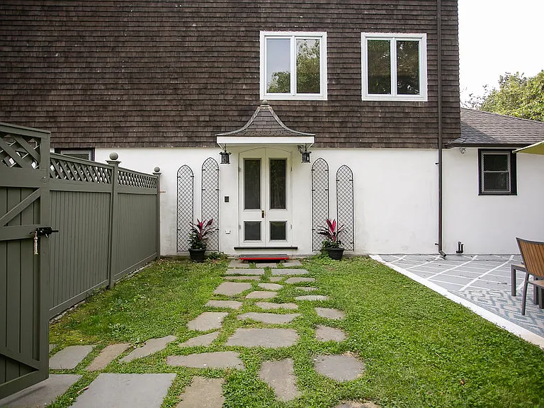 18 Sheffield Ave #2 — Photo 2