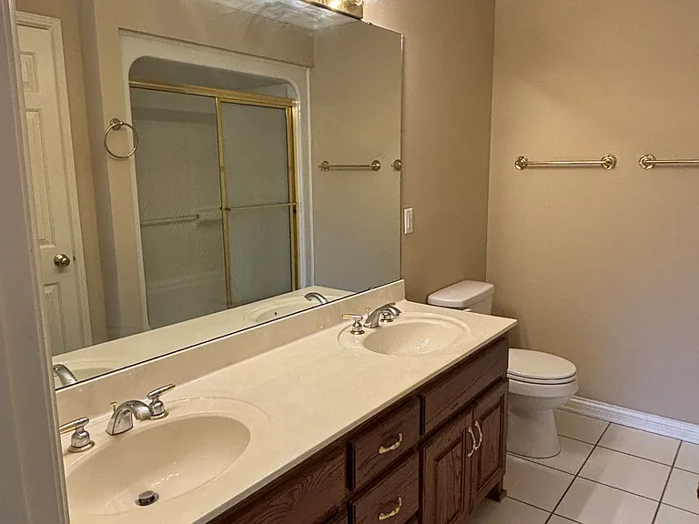 Master suite full bathroom