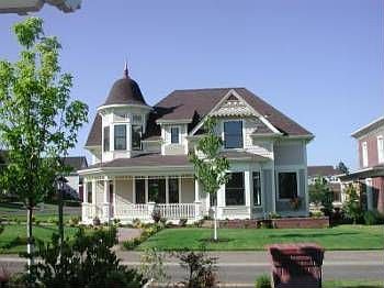 1st image of 105 Nunan St
