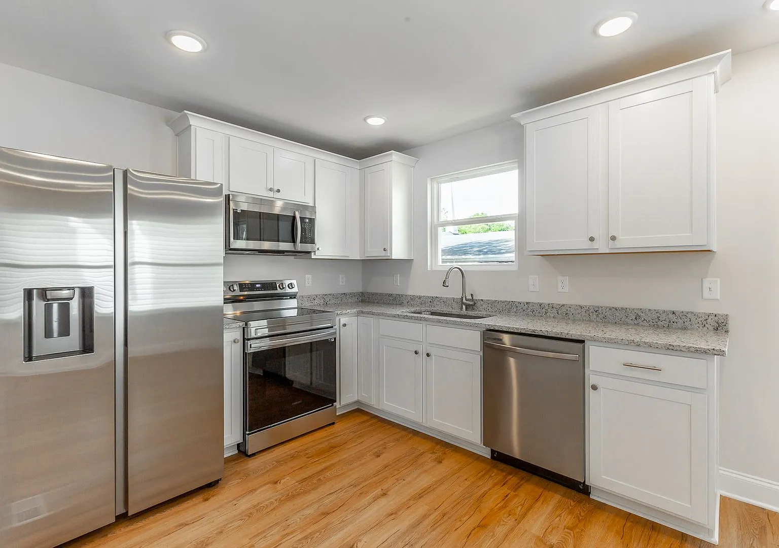 1634 S Lyerly Street — Photo 1
