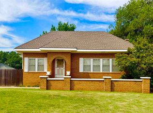 917 S Main St, Blackwell, OK 74631