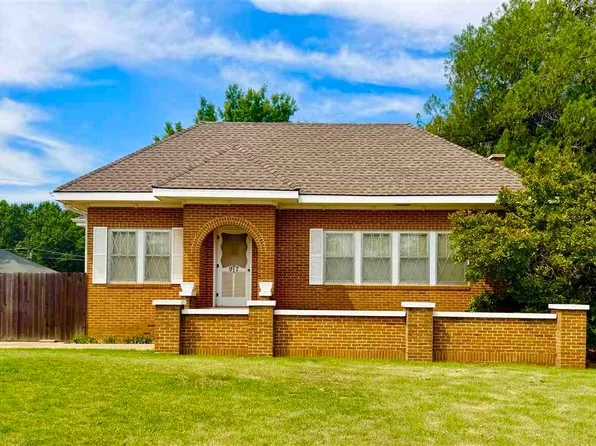 917 S Main St, Blackwell, OK 74631