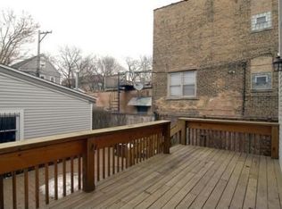 1906 W Barry Ave, Chicago, IL 60657