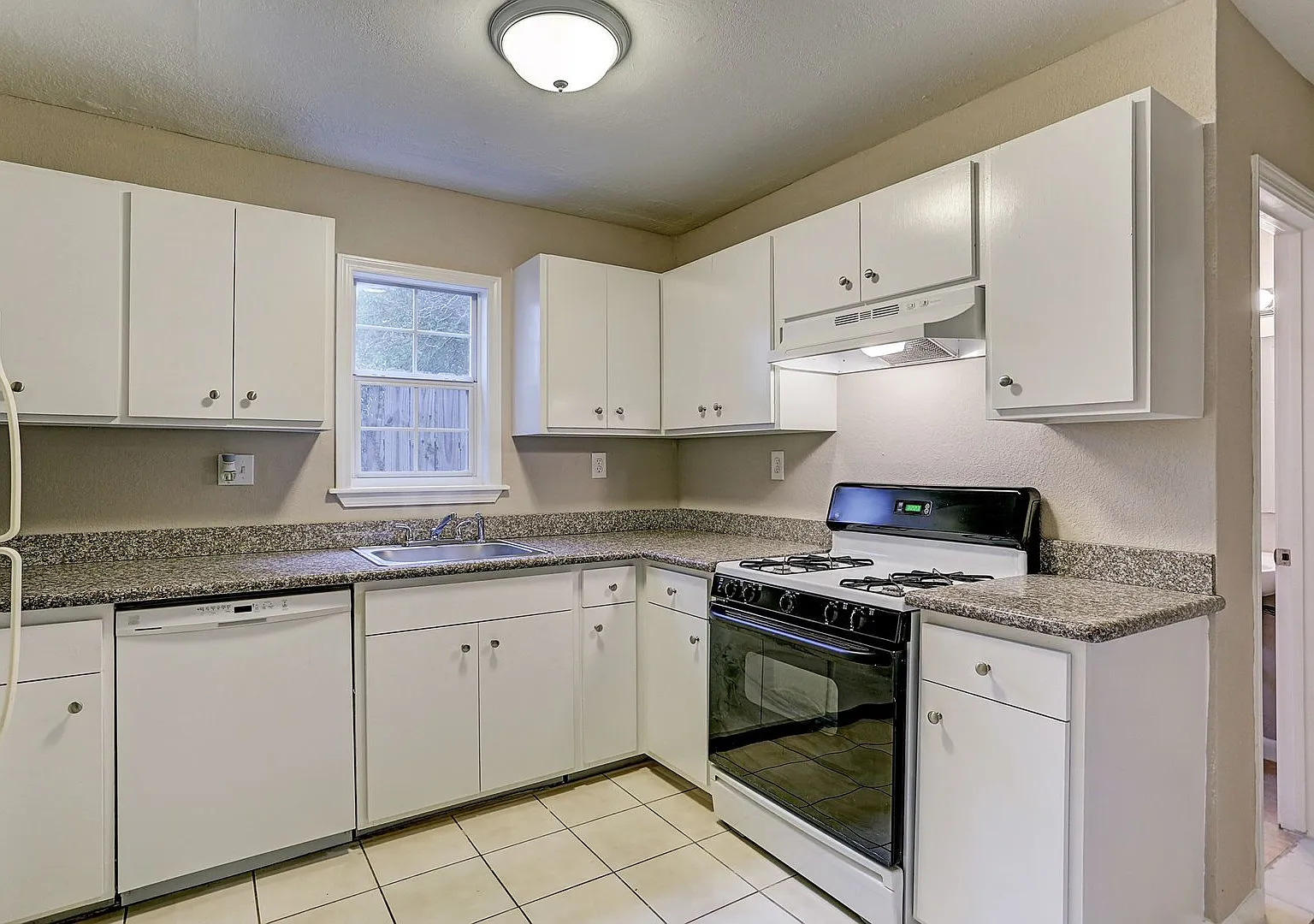 2202 Park Street — Photo 3