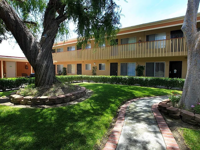 Village Green Apartments — Photo 33