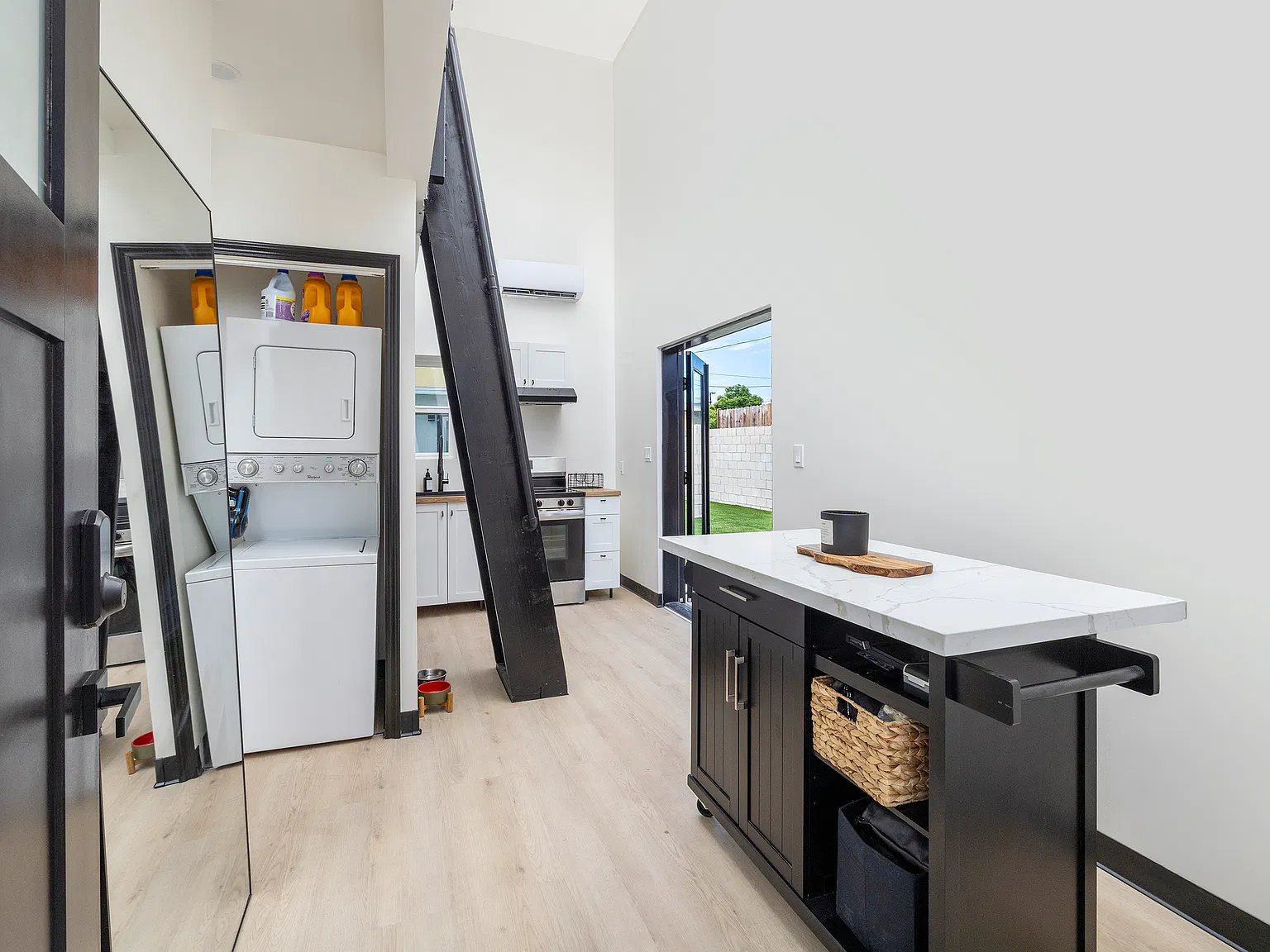 1 bed, 486 sqft, $2,350 — Photo 3