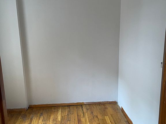 4th image of 320 E 49th St APT 61