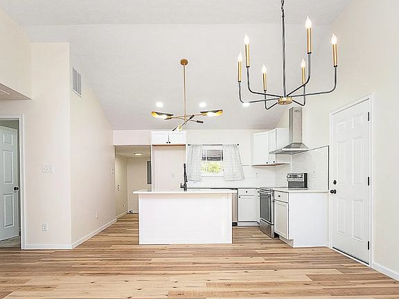 Open floor plan- kitchen & living spaces