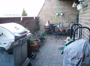 1304 Kenneth Cir, Elgin, IL 60120