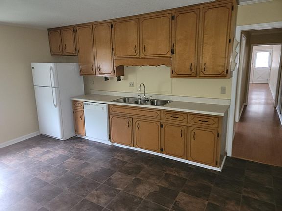4th image of 260 E Screven St