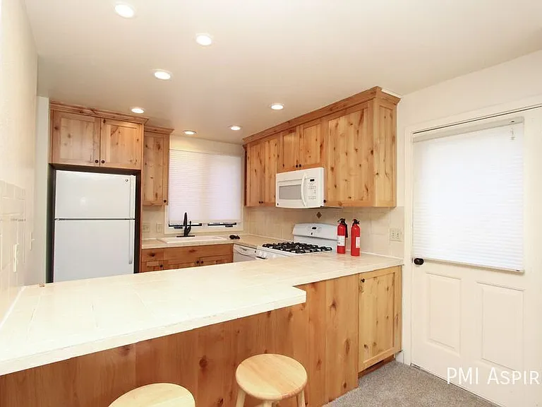 1722 Grove St — Photo 10