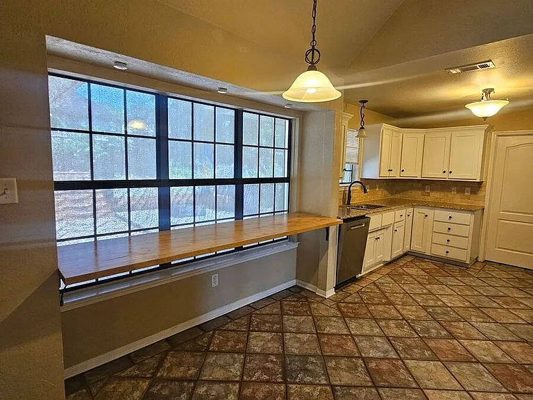 700 Racquet Ct — Photo 14