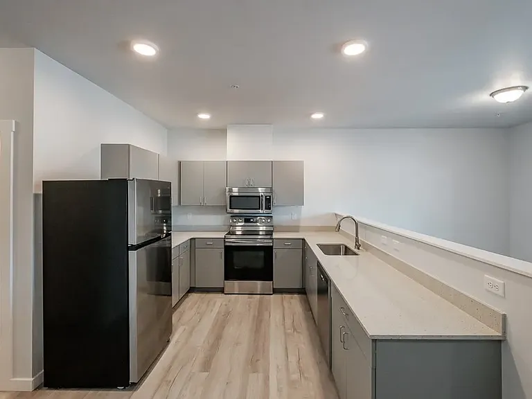 Cascade Meadows Apartments — Photo 2