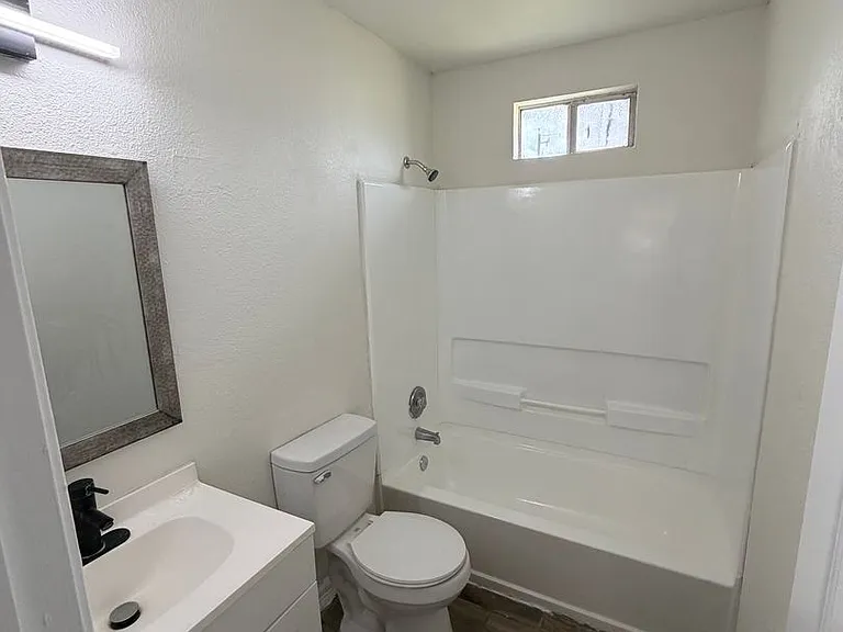 155 N Iowa Ave — Photo 15