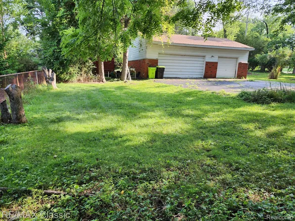 3748 Shady Beach Blvd, Orchard Lake, MI 48324