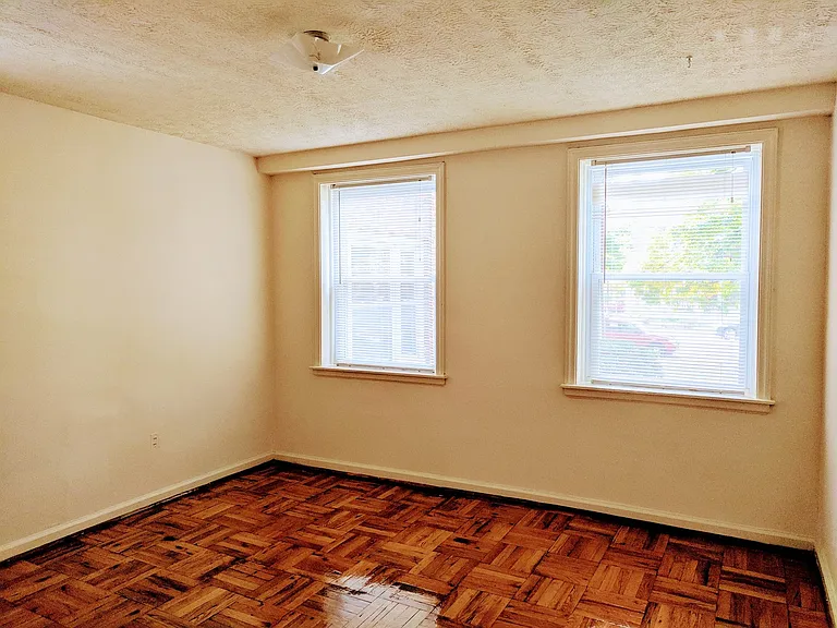 2702 Kensington Avenue — Photo 8