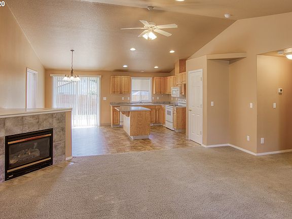 3rd image of 5611 NE 55th Cir