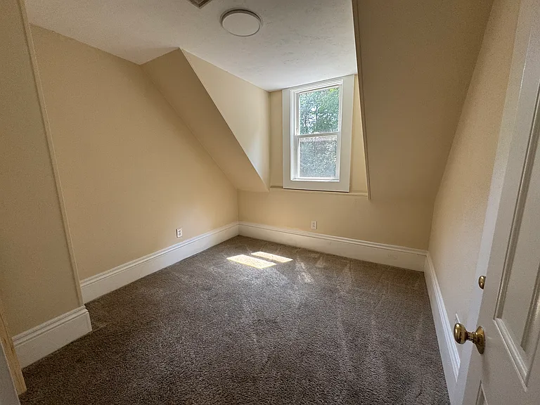 186 1/5 Summer St #2 — Photo 11