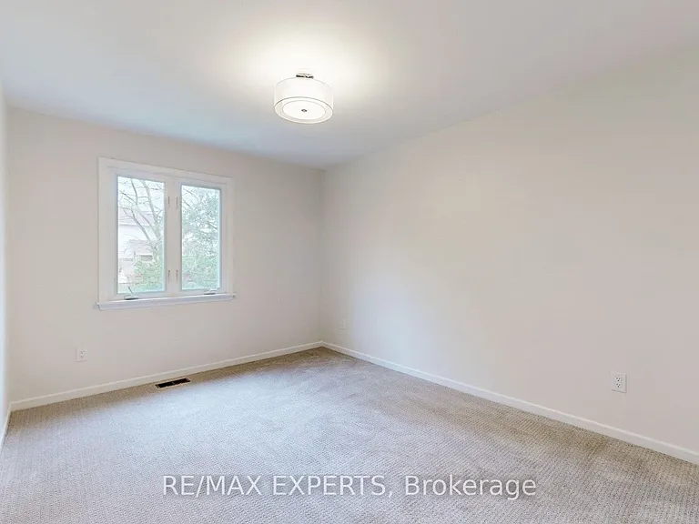 187 Cassandra Blvd — Photo 23