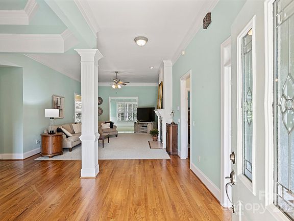 3rd image of 122 Barton Pl