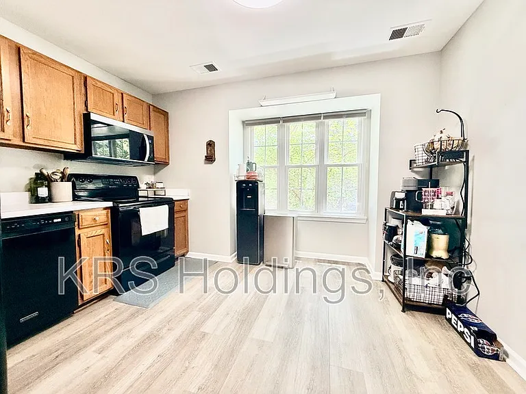 4232 Stockbridge Dr — Photo 9