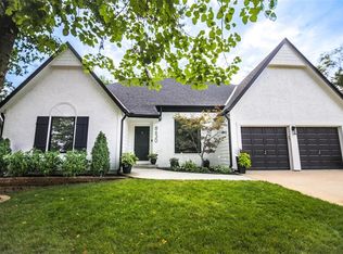 8630 S Oakview Dr, Lenexa, KS 66215