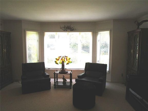 3rd image of 1149 W Lincoln Dr