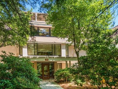 228 Allandale Rd APT 1B, Chestnut Hill, MA, 02467