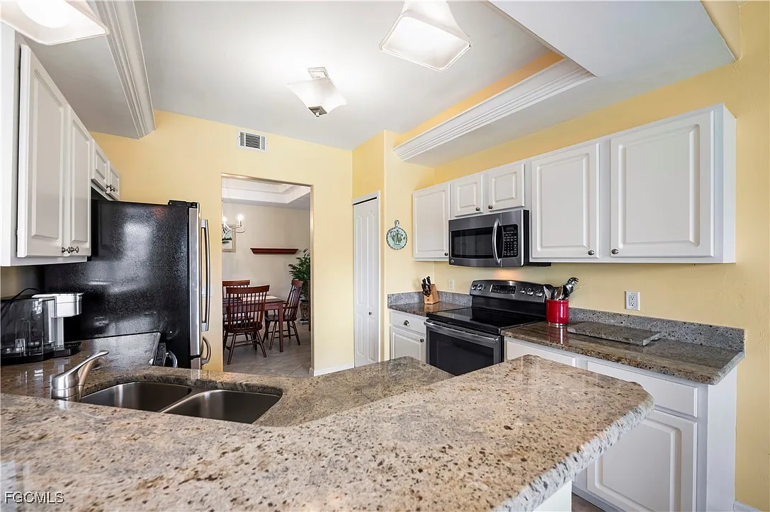 2 bed, 2.0 bath, 1487 sqft, $5,000 — Photo 3