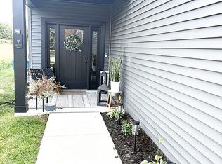 7 Prairie Trl, Monticello, IL 61856