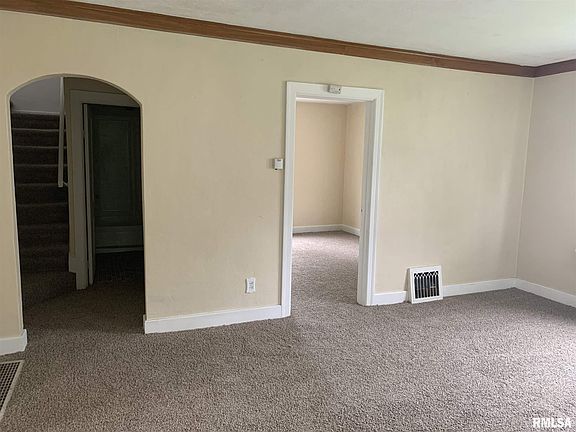 5th image of 2237 W Albany Ave
