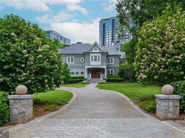 210 Peachtree Cir NE, Atlanta, GA 30309