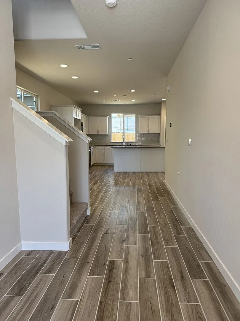 Building Photo - 2932 E Escarpa Dr