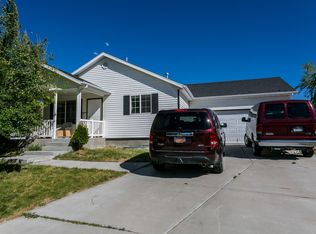1902 E Canary Way, Eagle Mountain, UT 84005