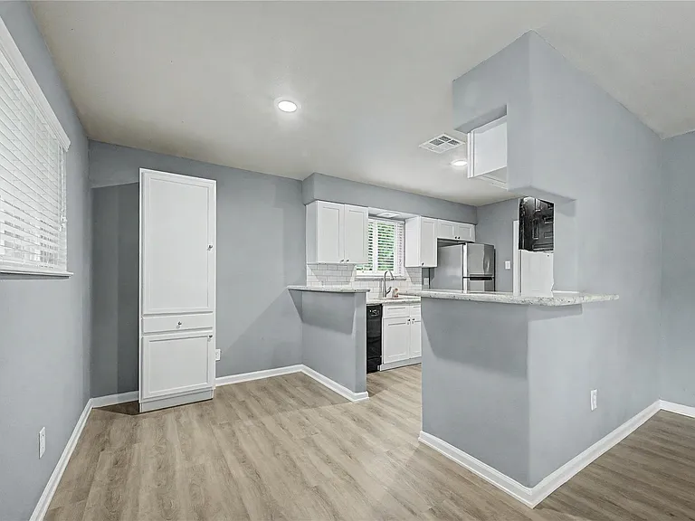 6343 Maple Hill Dr — Photo 12