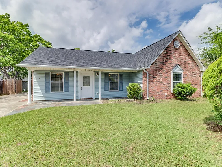 14160 Maple Ct — Photo 2