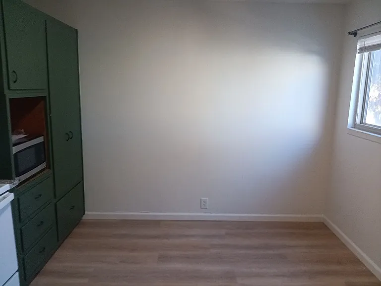 420 Rhode Island St SE — Photo 2
