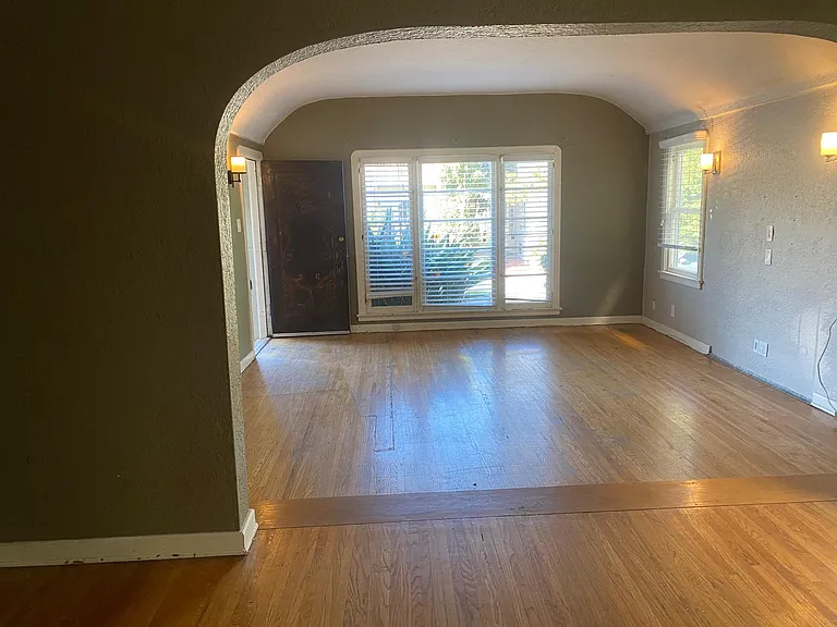 358 N Gardner St — Photo 6