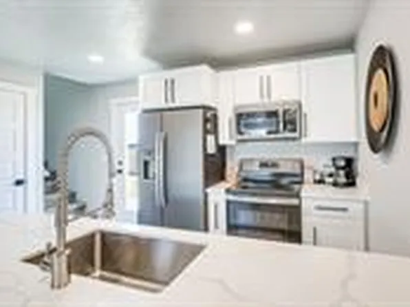 2402 Castle Pines Dr, Great Falls, MT 59405