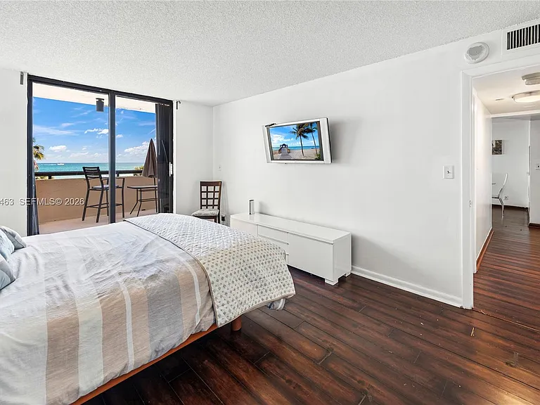 2555 Collins Ave #403 — Photo 17
