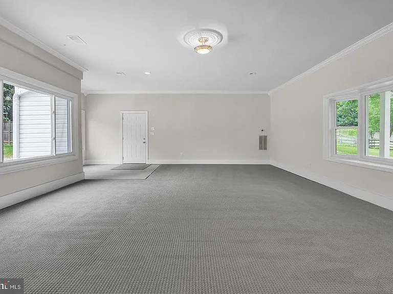 10911 Chandler Rd — Photo 24