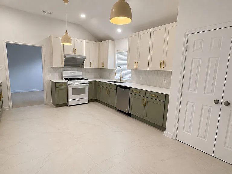 306 N Mount Rushmore Dr — Photo 12