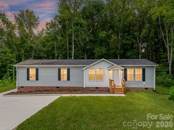 7822 Stillwater Dr, Sherrills Ford, NC 28673