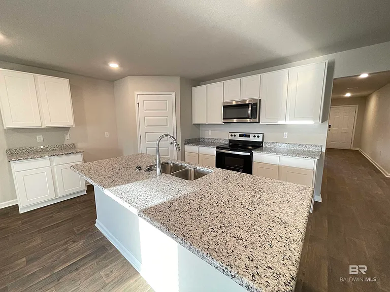 20651 Mercury Dr — Photo 2