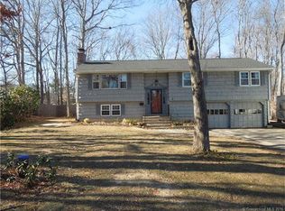 32 Oak Knoll Rd, East Hampton, CT 06424