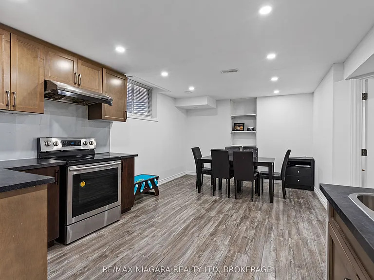 8511 Jennifer Cres — Photo 26