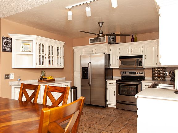 4th image of 1915 W Mountain Oak Ln