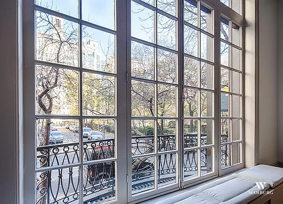 Rented by Warburg | media 42